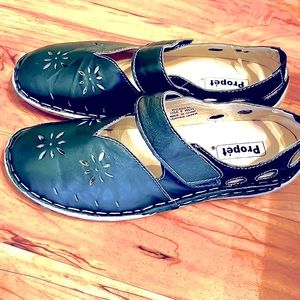 Propet Chloe 9 W dark green flower cutout Mary Jane light comfort shoes EUC